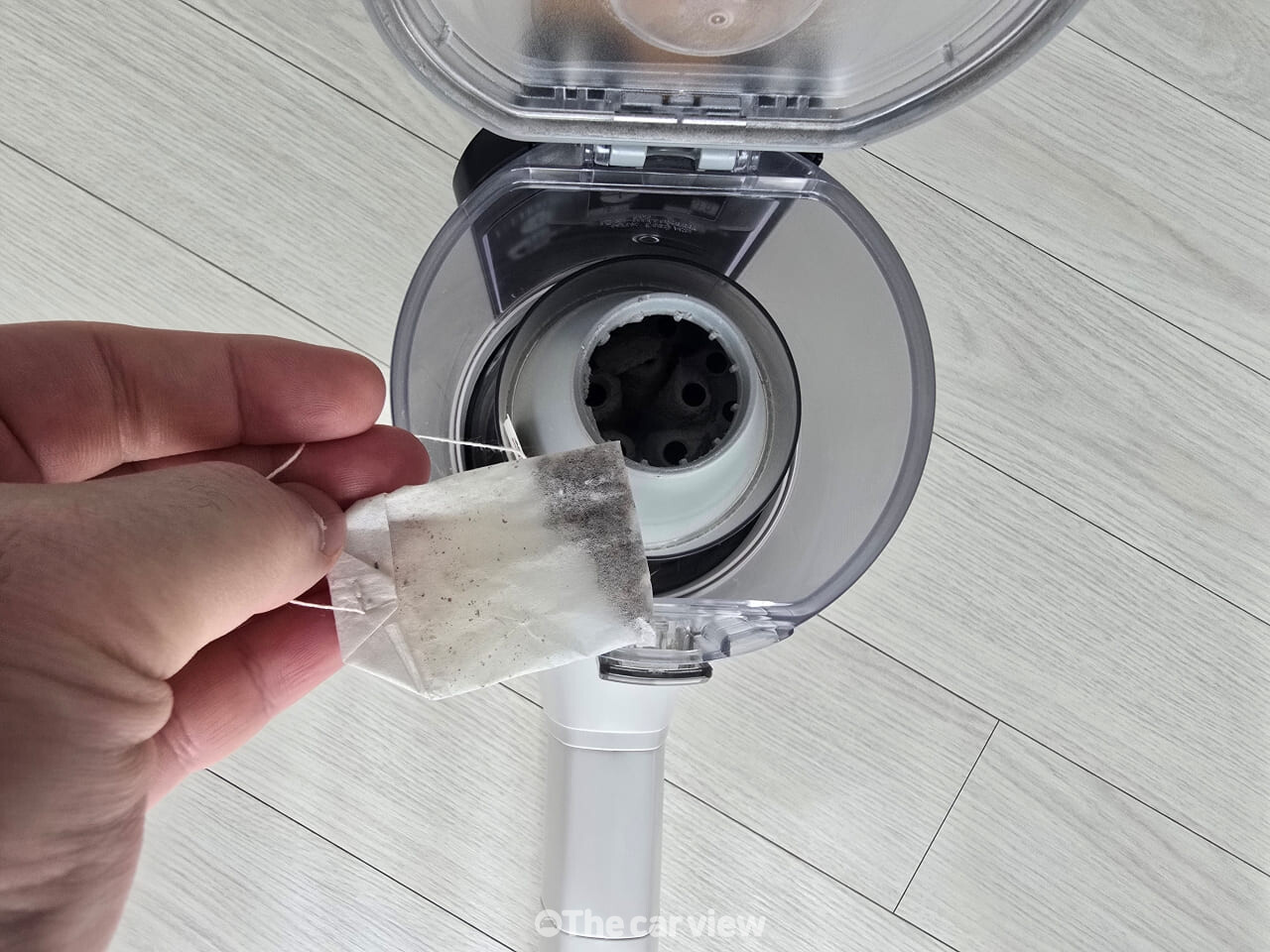 청소기 먼지 필터 티백 청소 / 사진=더카뷰