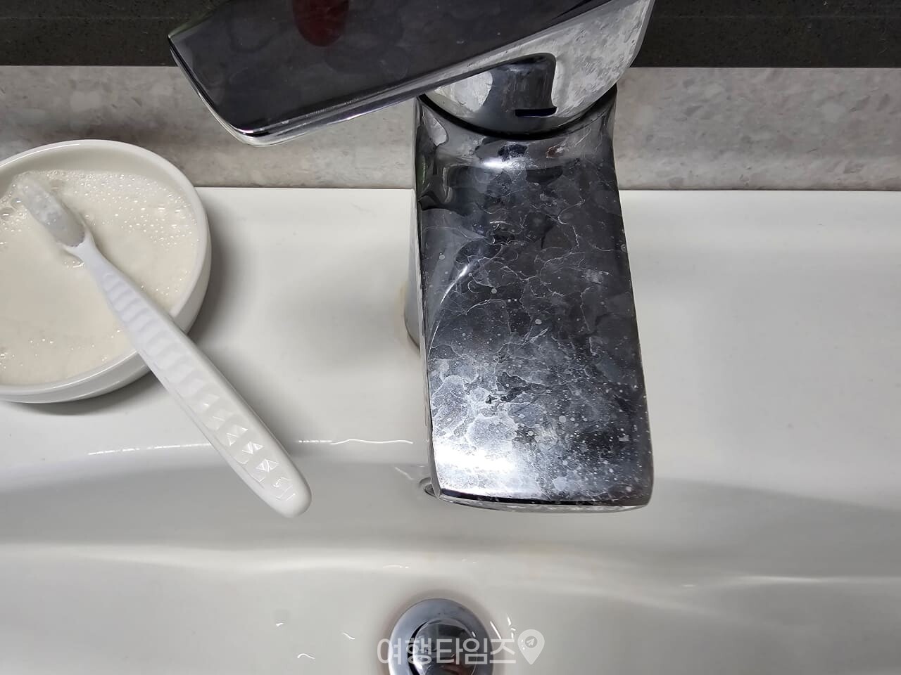 화장실 수전 물때 청소 / 사진=여행타임즈