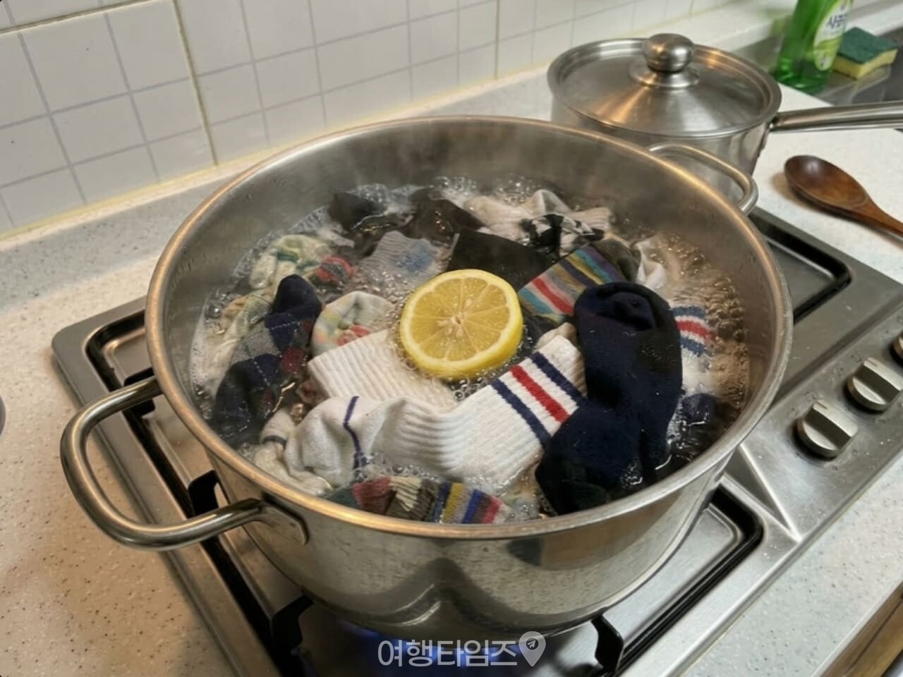 레몬으로 빨래 삶기 / 사진=여행타임즈