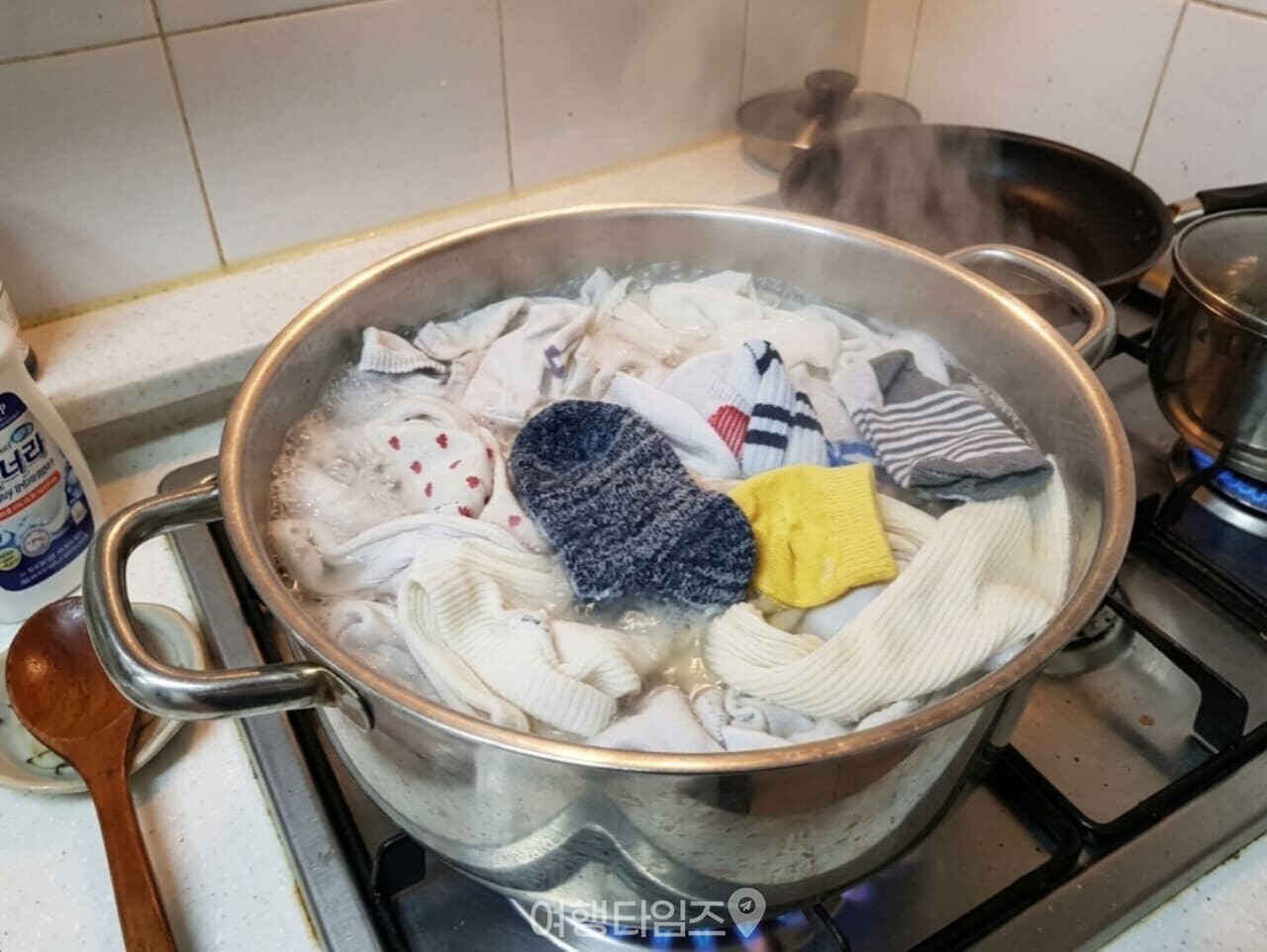 레몬으로 빨래 삶기 / 사진=여행타임즈