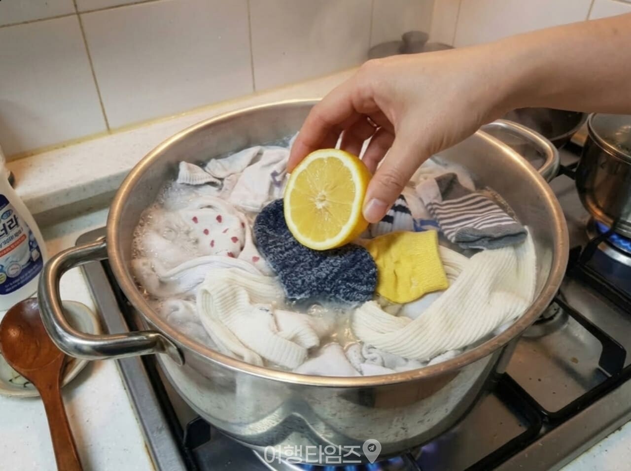 레몬으로 빨래 삶기 / 사진=여행타임즈