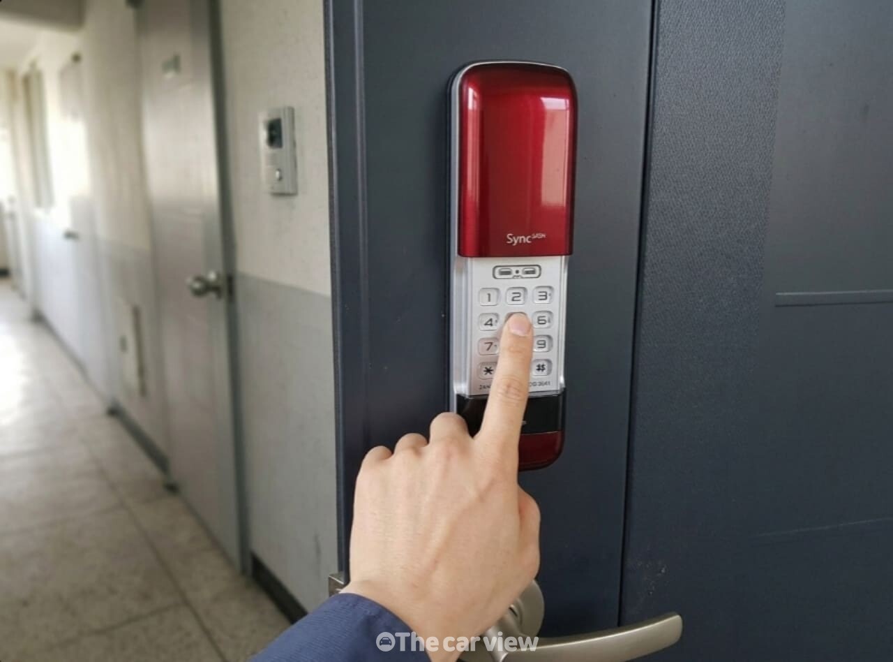 도어락 청소 / 사진=더카뷰