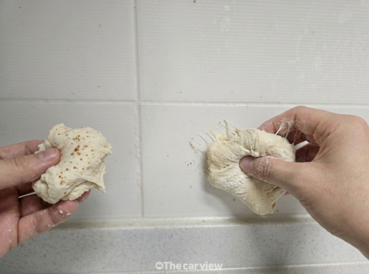 주방 타일 기름때 밀가루반죽 청소 / 사진=더카뷰