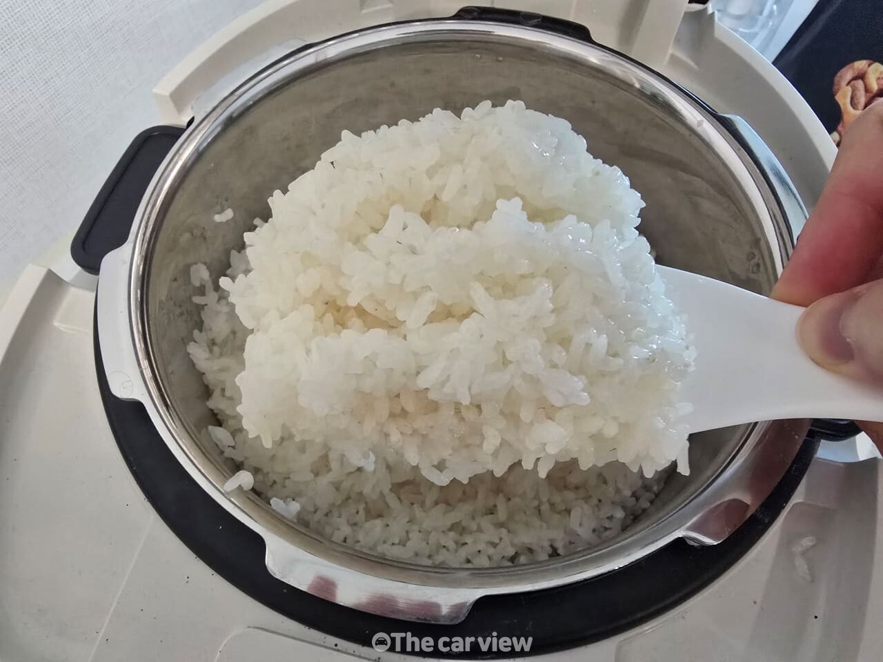 쌀밥에 소금 넣기 / 사진=더카뷰