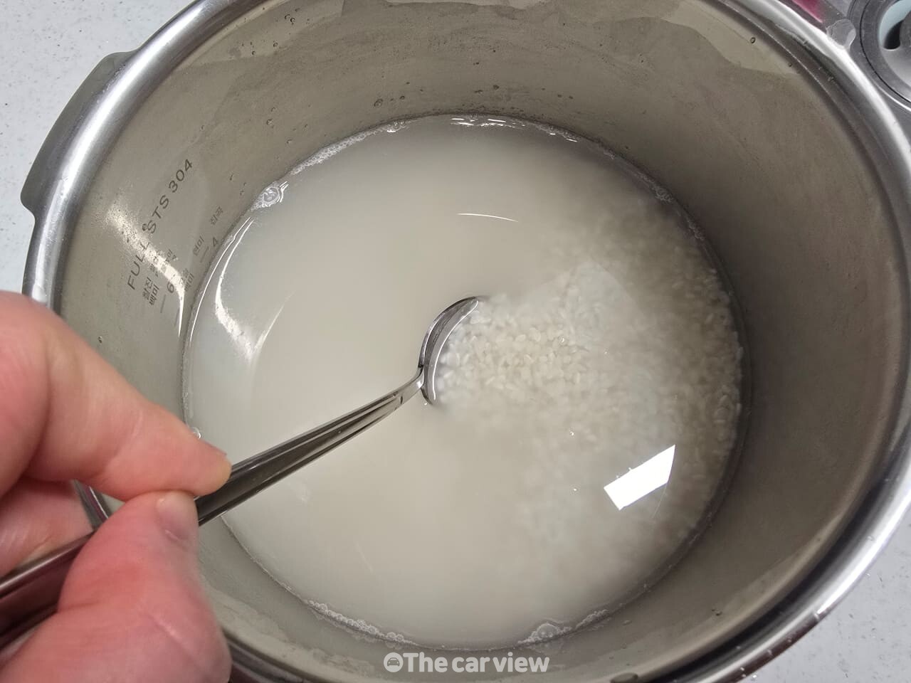 된밥 진밥 동시에 짓는 방법 / 사진=더카뷰
