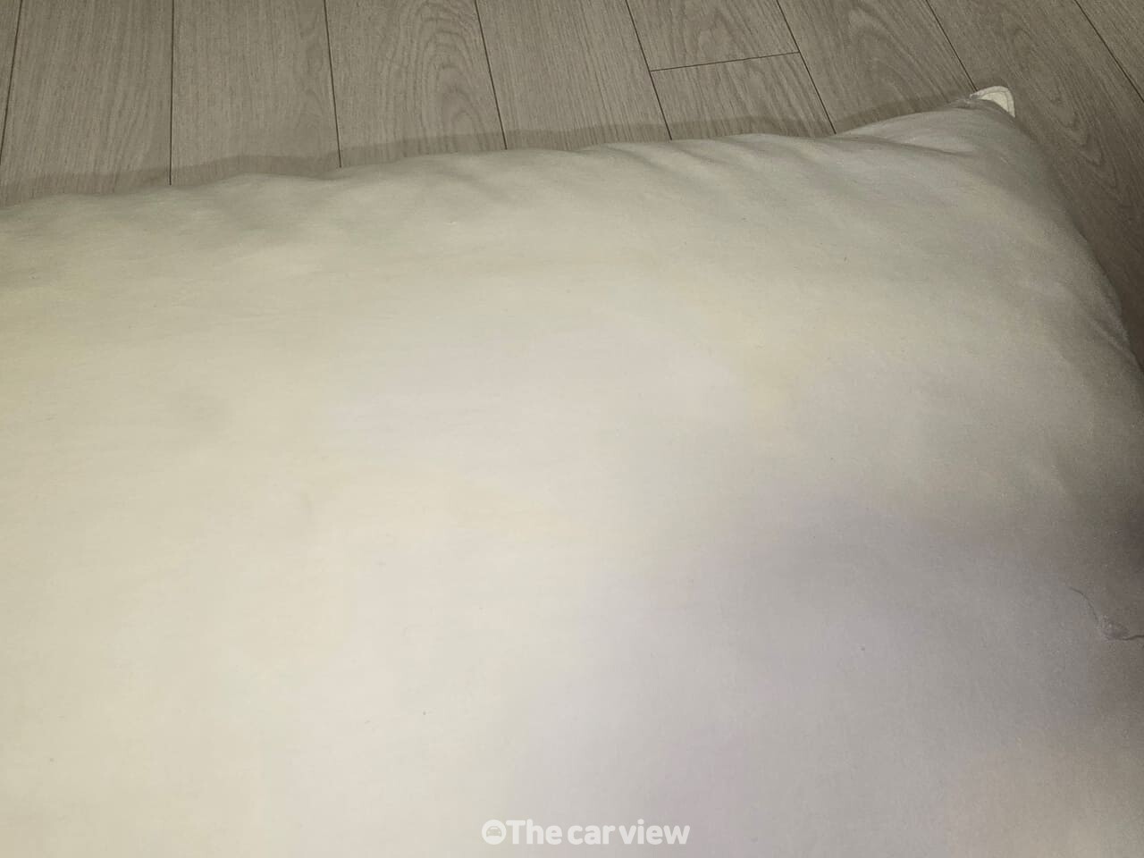 치약으로 베개 묵은 때 빨래 / 사진=더카뷰