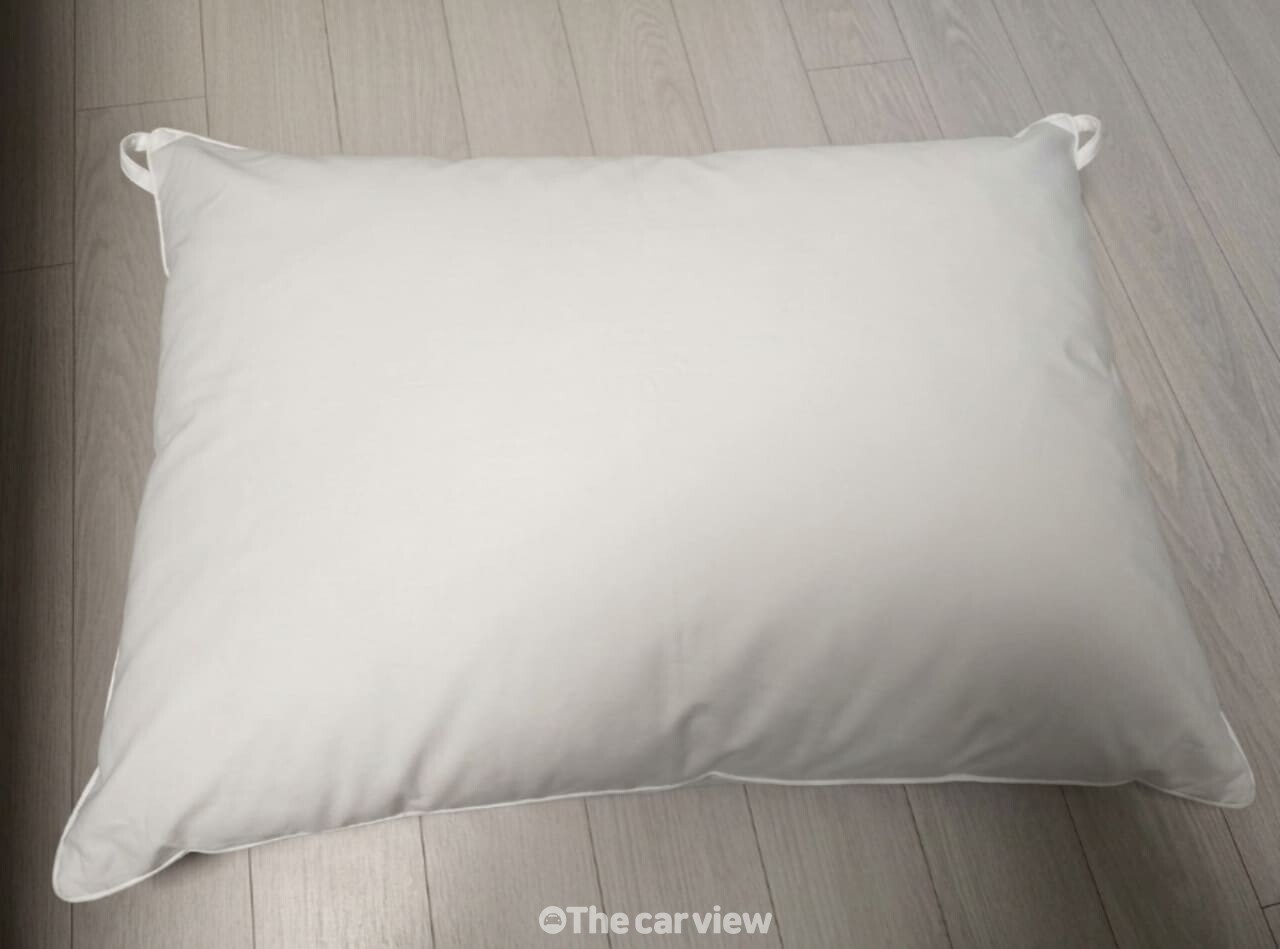 치약으로 베개 묵은 때 빨래 / 사진=더카뷰