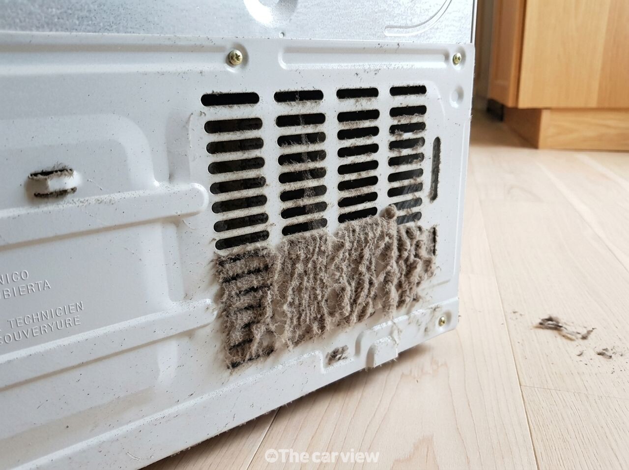 냉장고 콘덴서 청소 / 사진=더카뷰