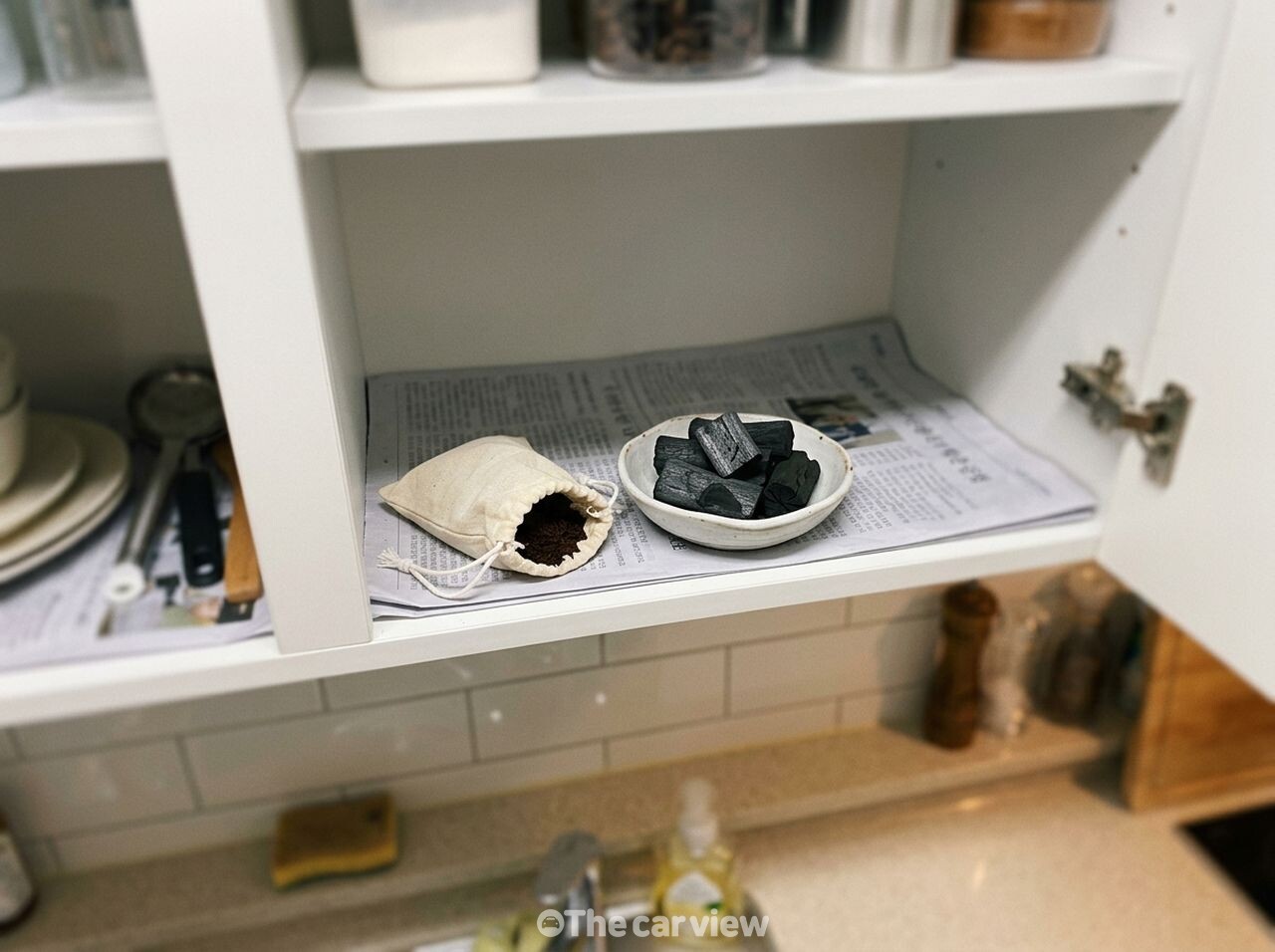 주방 찬장 냄새 제거 방법 / 사진=더카뷰
