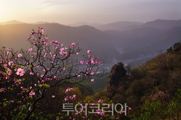 사진 / 적상산 장군바위의 모습_투어코리아 유지훈 기자