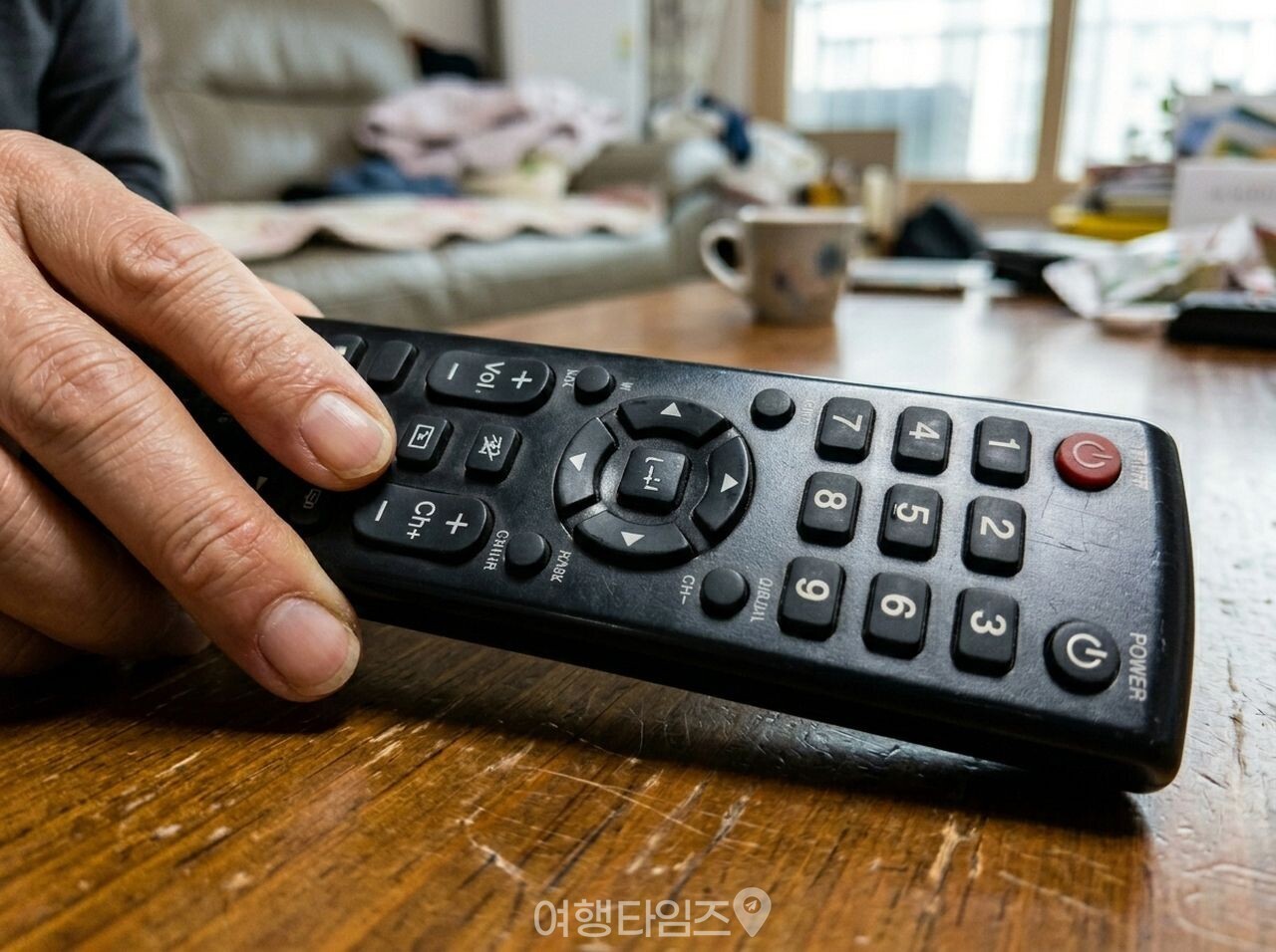 리모컨 청소 / 사진=여행타임즈