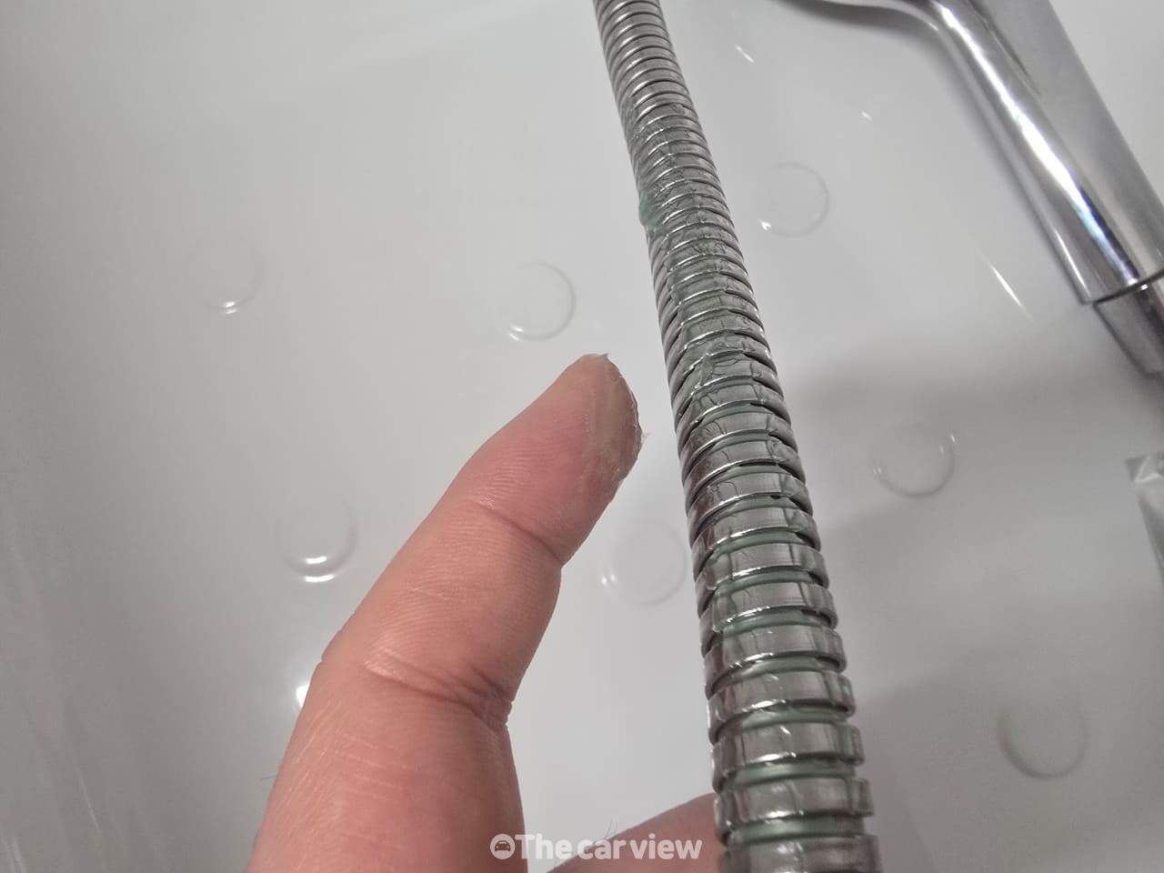 화장실 샤워기 / 사진=더카뷰