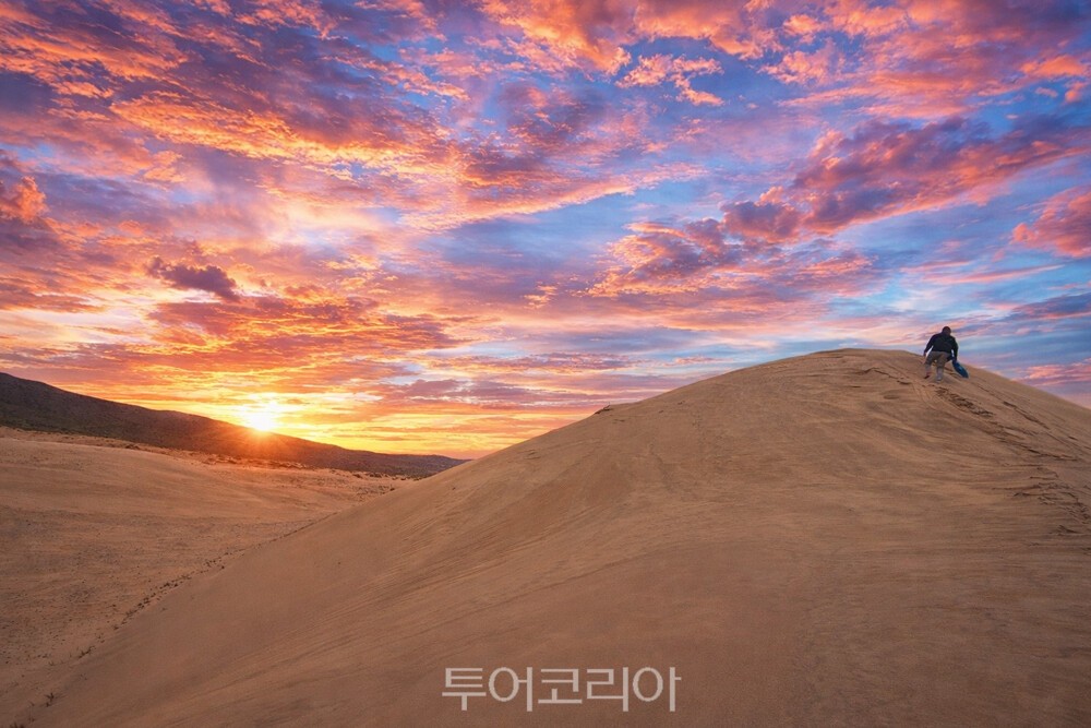 몽골 칭기즈칸 마동상  몽골 테를지 국립 공원 몽골 룬숨 미니사막   / 사진-모두투어