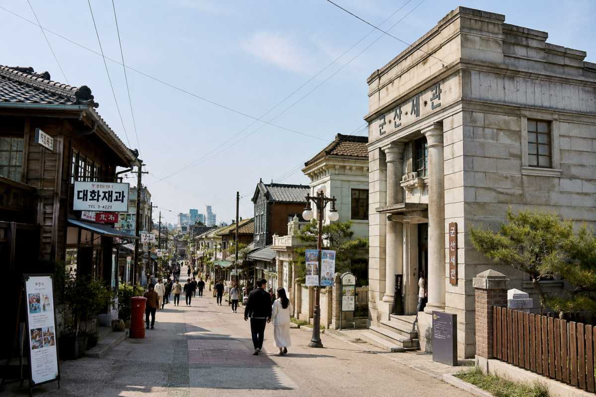군산 여행 /  Designed by Magnific