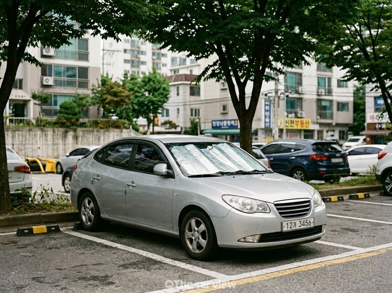 여름철 차 안에 두면 안되는 물건 / 사진=더카뷰