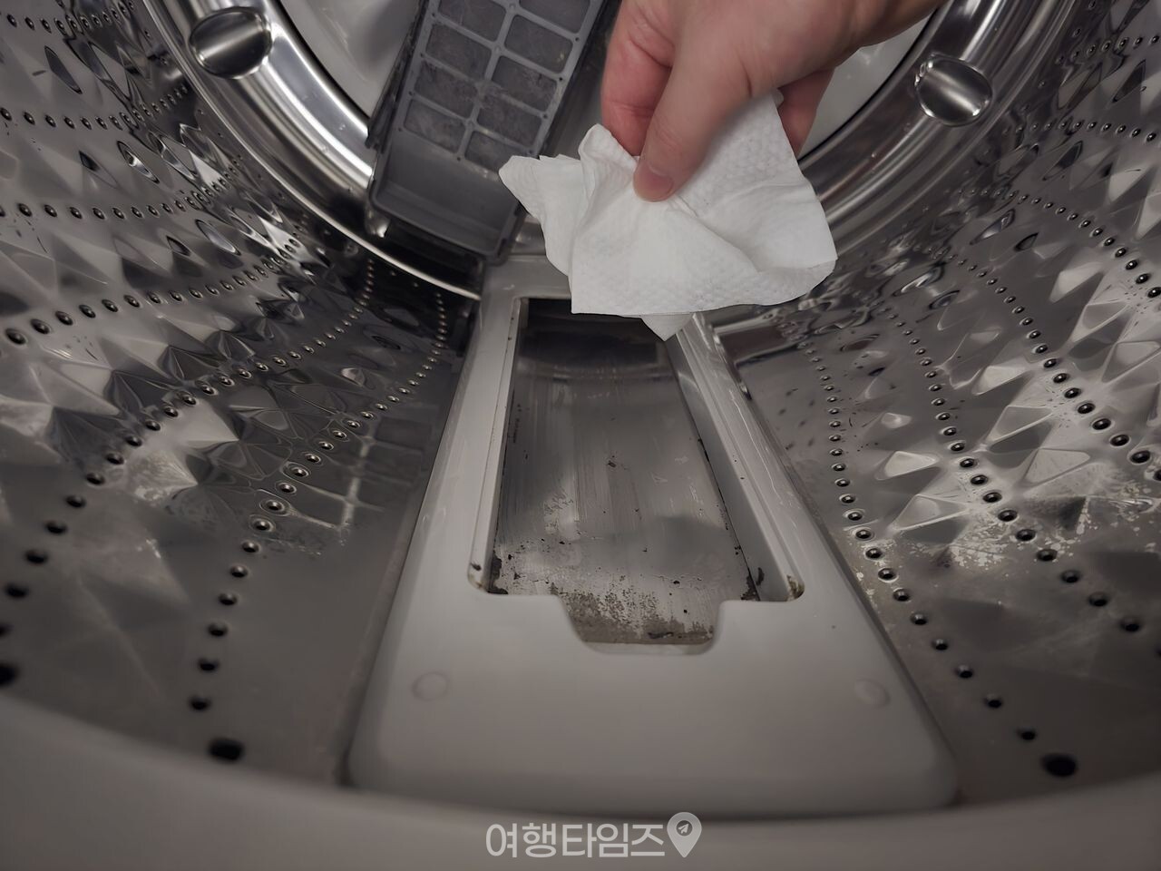 통돌이 세탁기 필터 청소 / 사진=여행타임즈