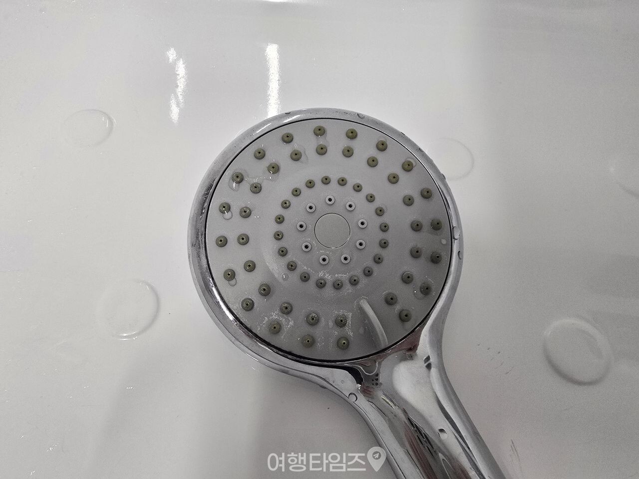 샤워기 헤드 청소 / 사진=여행타임즈