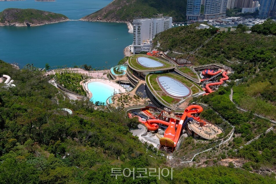 홍콩 오션파크 워터월드 전경  비트 더 서머(Beat The Summer) 메인 배너 /사진-홍콩 오션파크