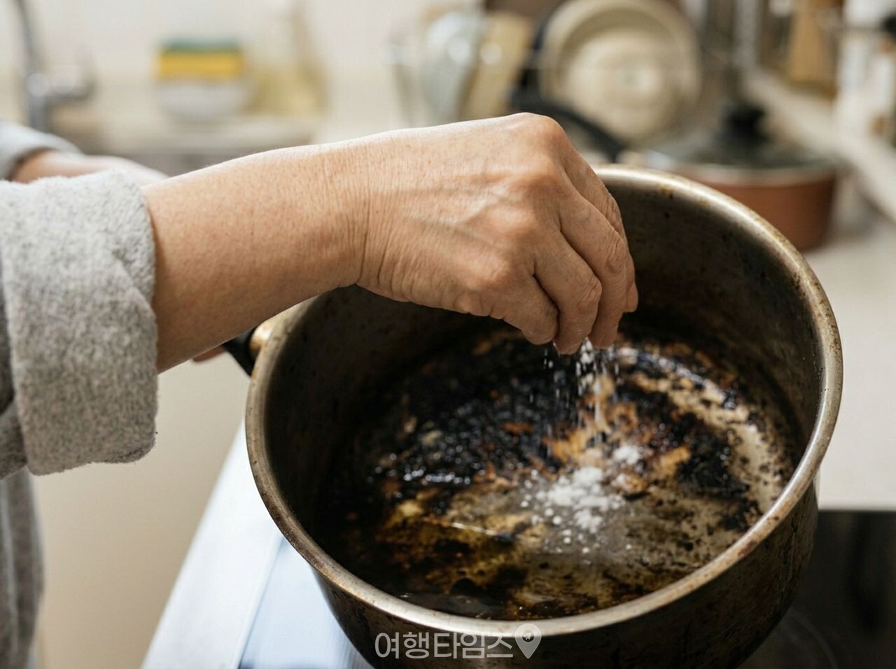 탄 냄비 바닥 설거지 / 사진=여행타임즈