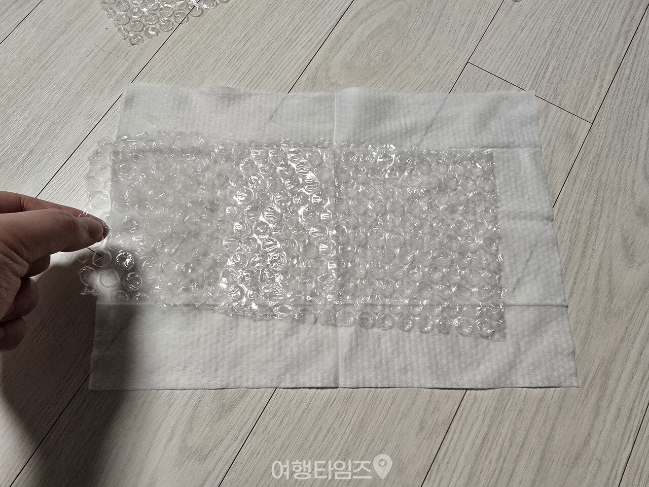 뽁뽁이 밀대 청소 활용 / 사진=여행타임즈