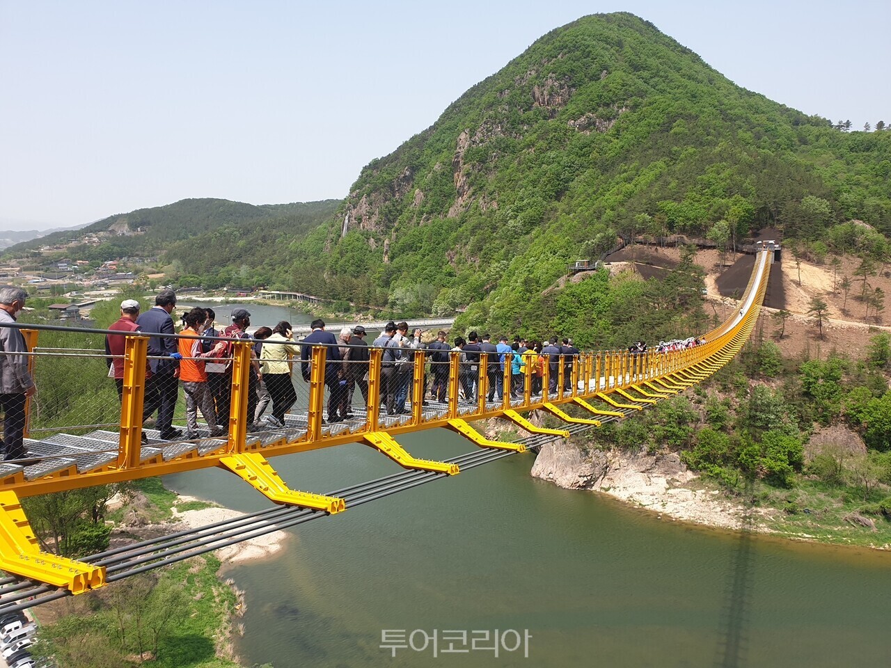 금산 월영산 출렁다리 / 사진-투어코리아