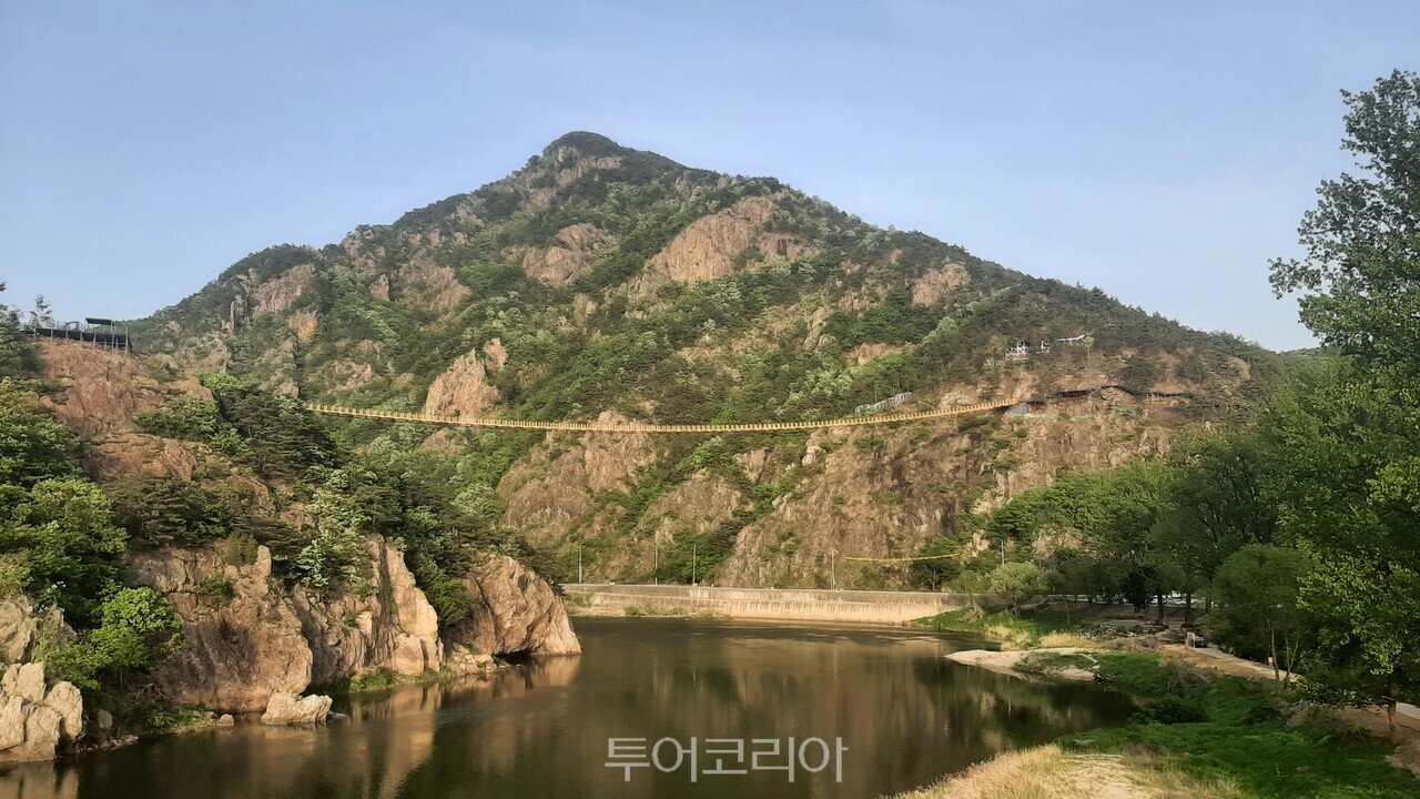 금산 월영산 출렁다리 / 사진-투어코리아