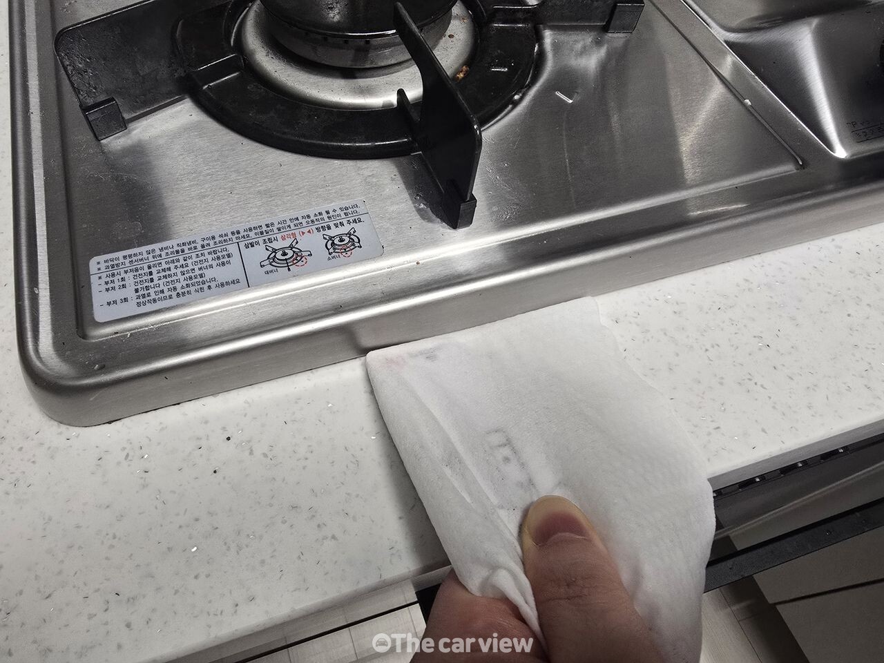 안 쓰는 카드 청소 활용 / 사진=더카뷰