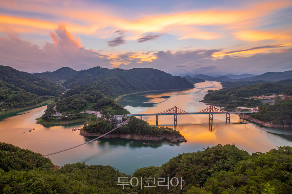 제천시 옥순봉 출렁다리 전경