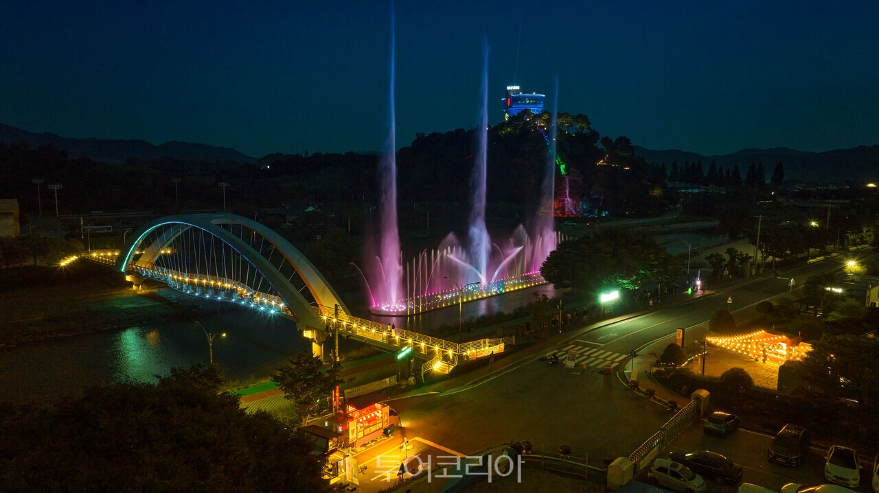 ‘화순 11경’ 중 제10경 화순 꽃강길 음악분수/사진-화순군