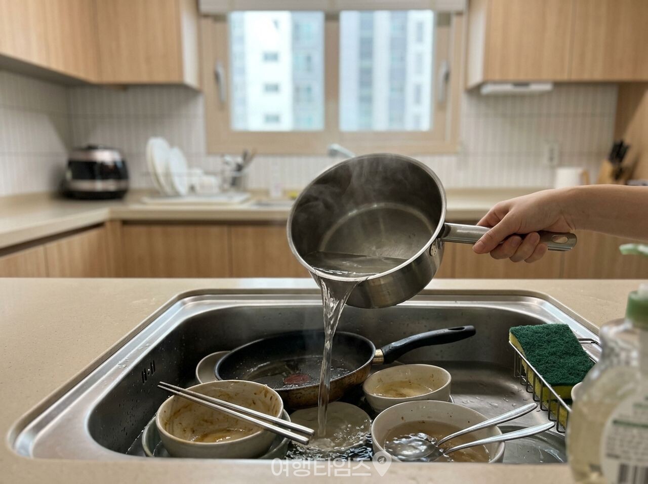 호박잎 데친 물 설거지 / 사진=여행타임즈