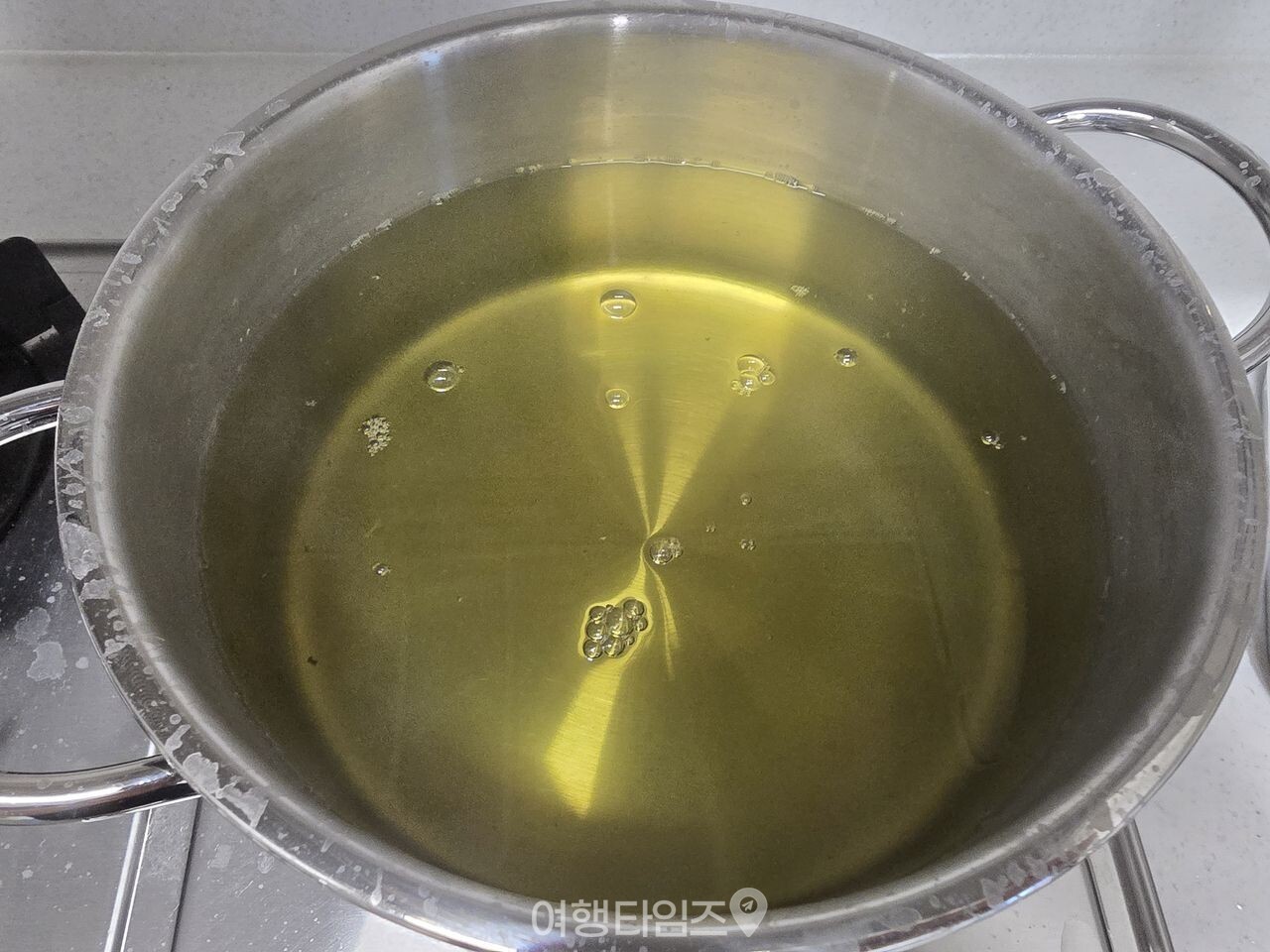 호박잎 데친 물 설거지 / 사진=여행타임즈