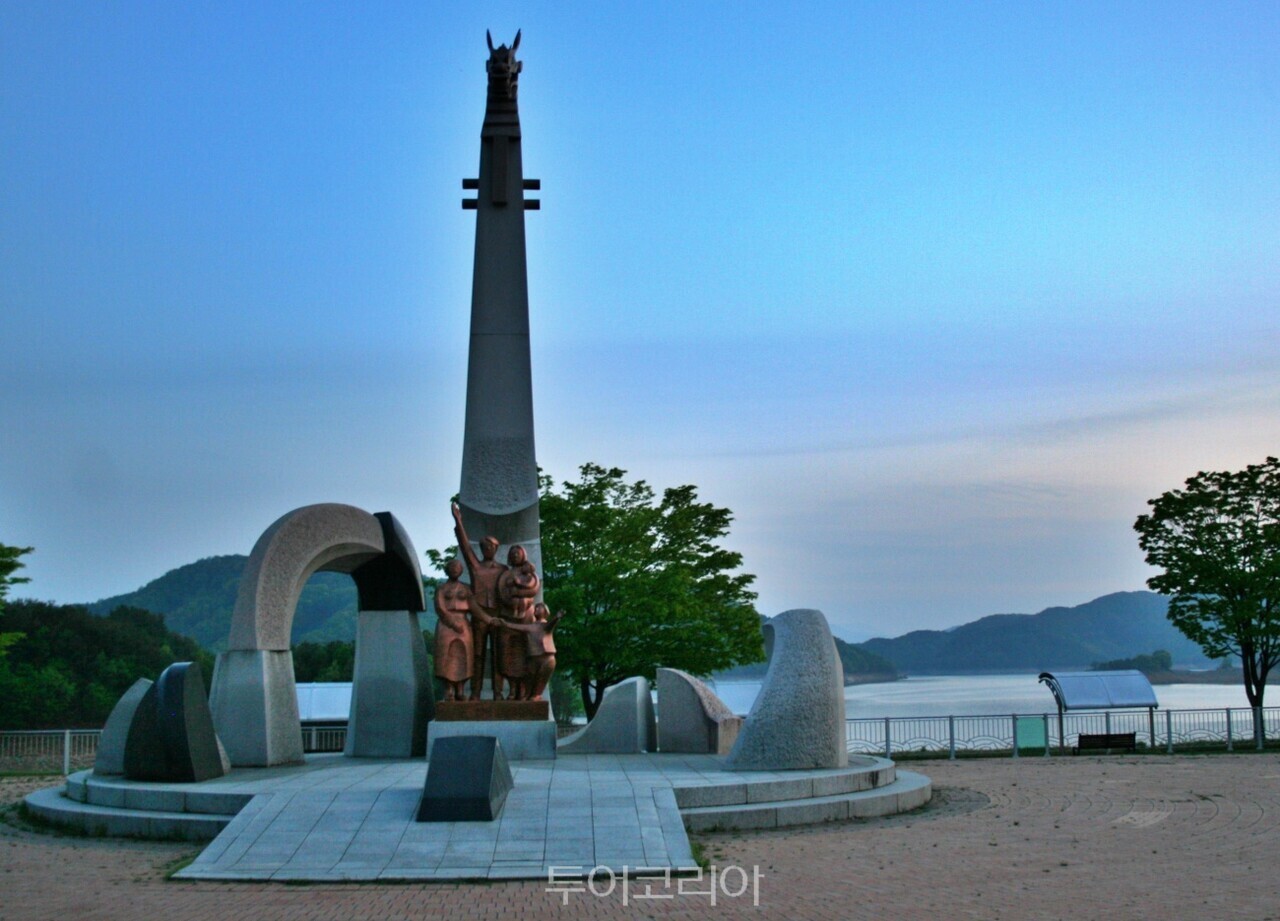 용담호 조각공원 /사진-투어코리아