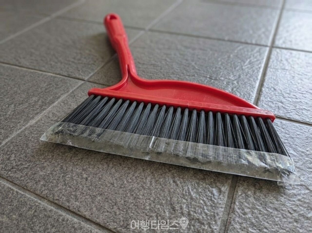 빗자루 테이프 / 사진=여행타임즈