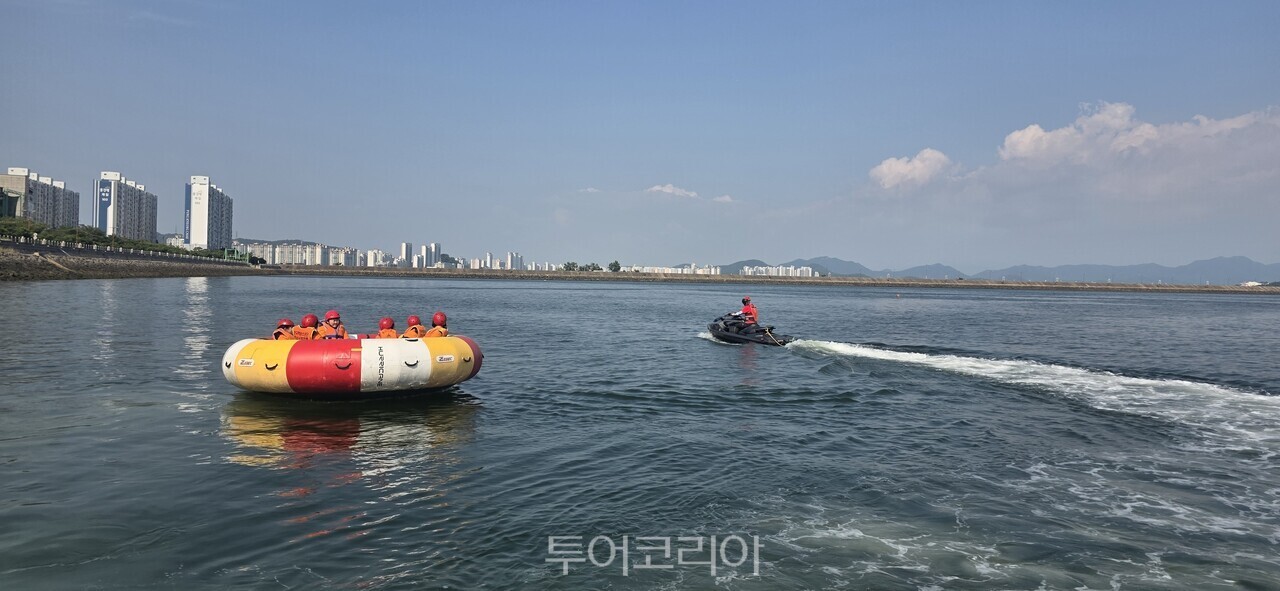 목포 평화광장 앞바다에서 즐기는 시원한 해양레저스포츠 /사진-목포시