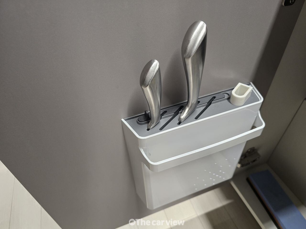 칼꽂이 / 기사 이해를 돕기 위한 Ai 이미지