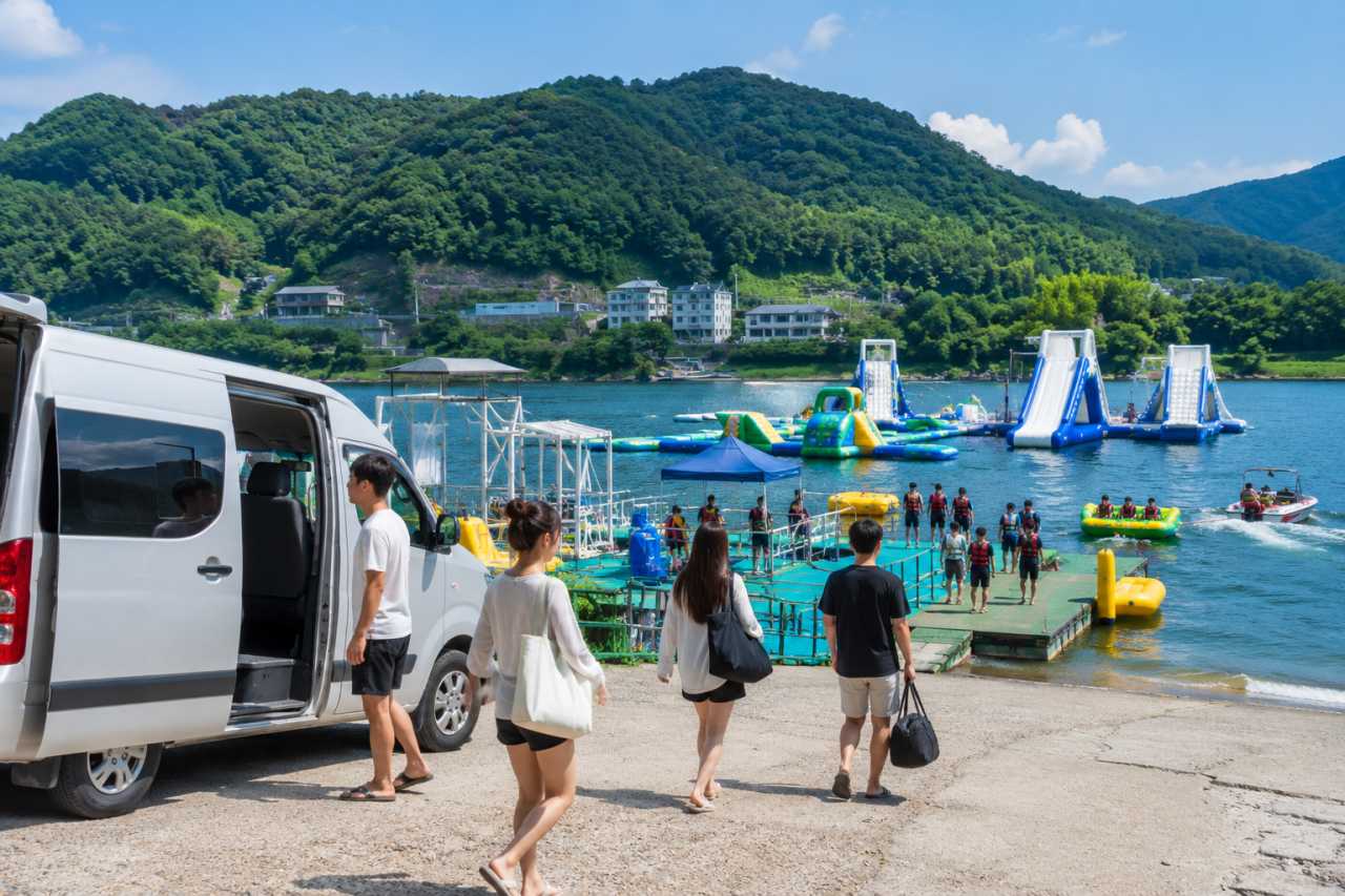 픽업 가능한 아마존 수상레저  / 이해를 돕기 위한 ai 이미지