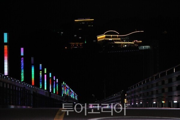 오동도 진입로 야경 전경