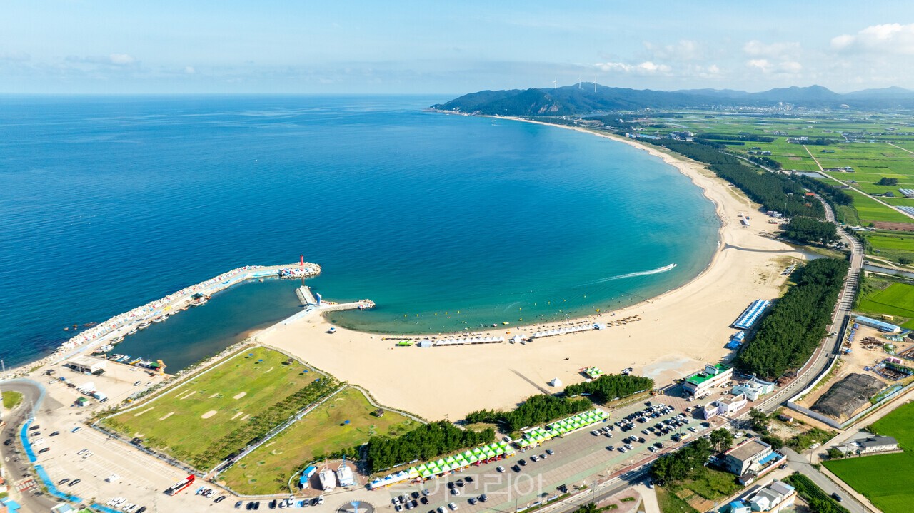 병곡면 고래불해수욕장 병곡면 고래불해수욕장과 영해면 대진해수욕장  남정면 장사해수욕장 /사진-영덕군