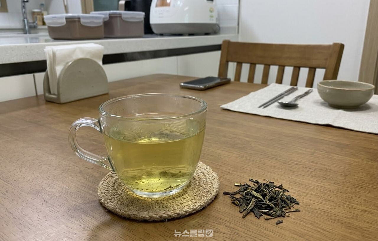 짚신나물 / 기사 이해를 돕기 위한 AI 이미지