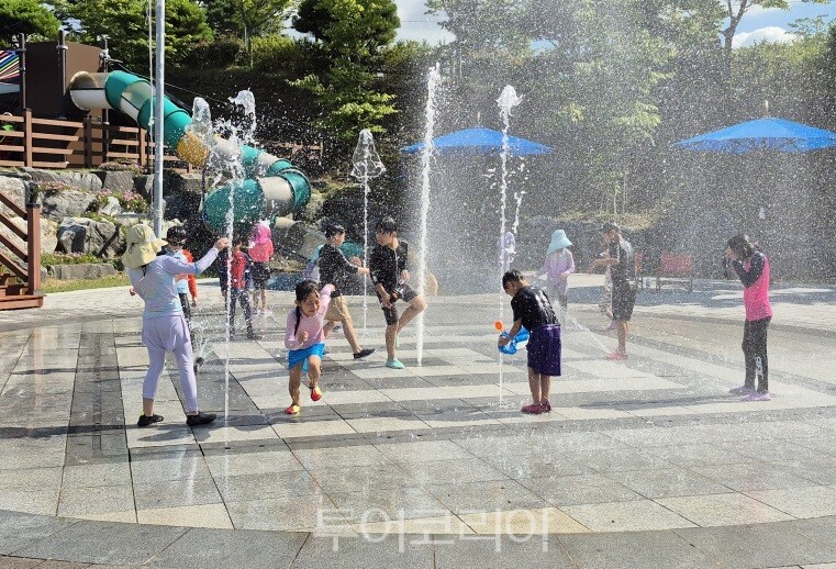우산공원 어린이물놀이장 /사진-영광군