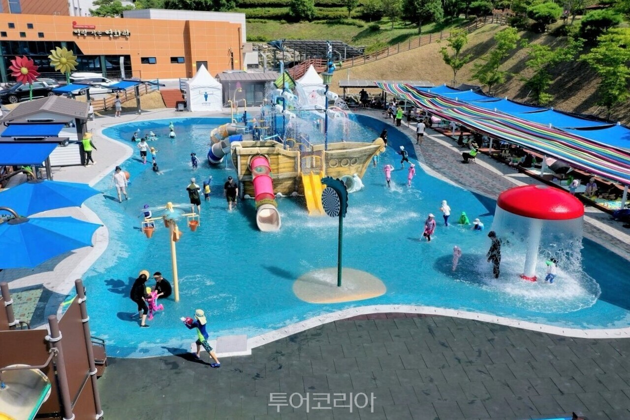 우산공원 어린이물놀이장 /사진-영광군