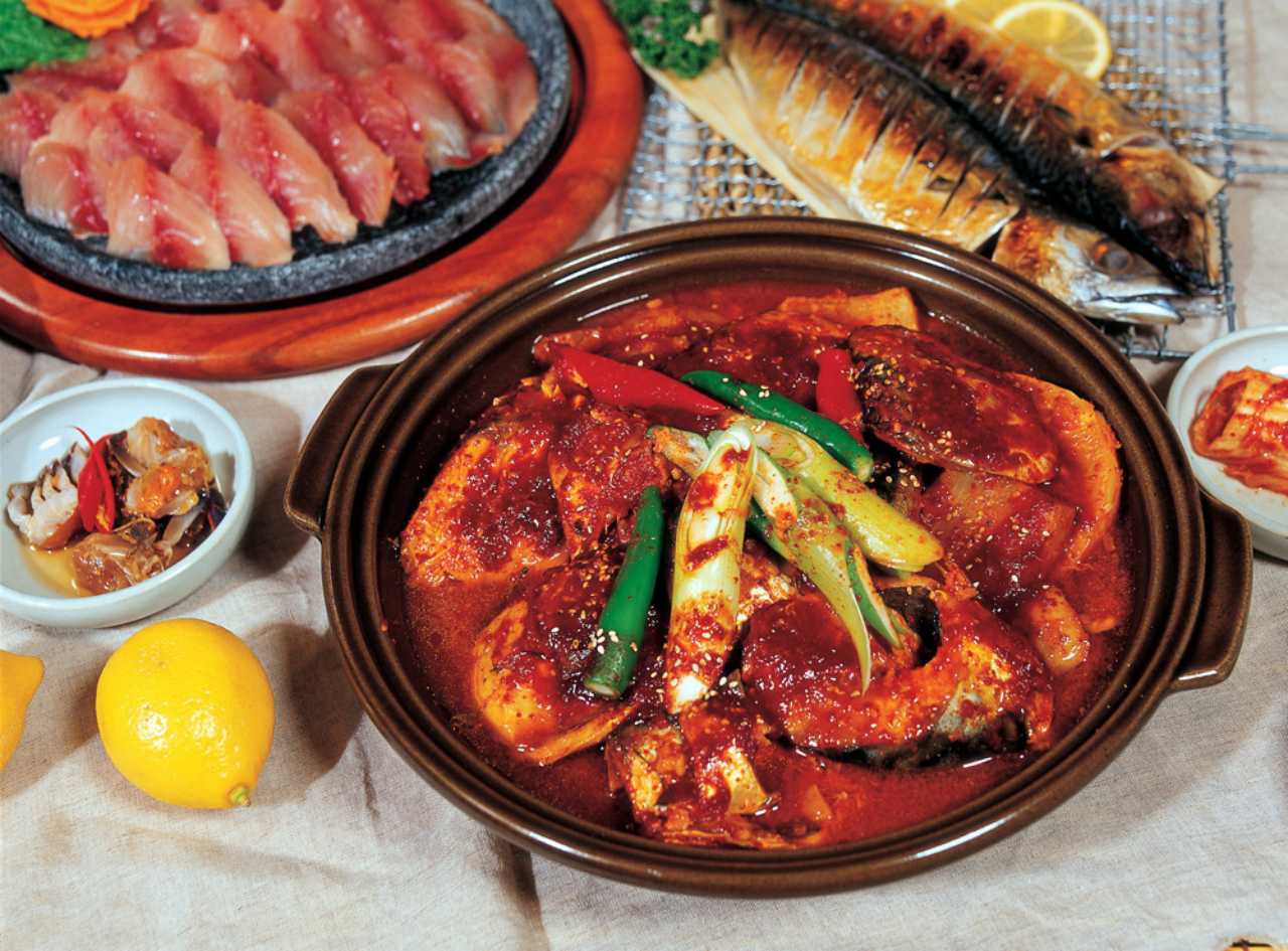 야물딱진 조림양념에 밥 두 그릇 / 사진=제주관광공사 김병주작가