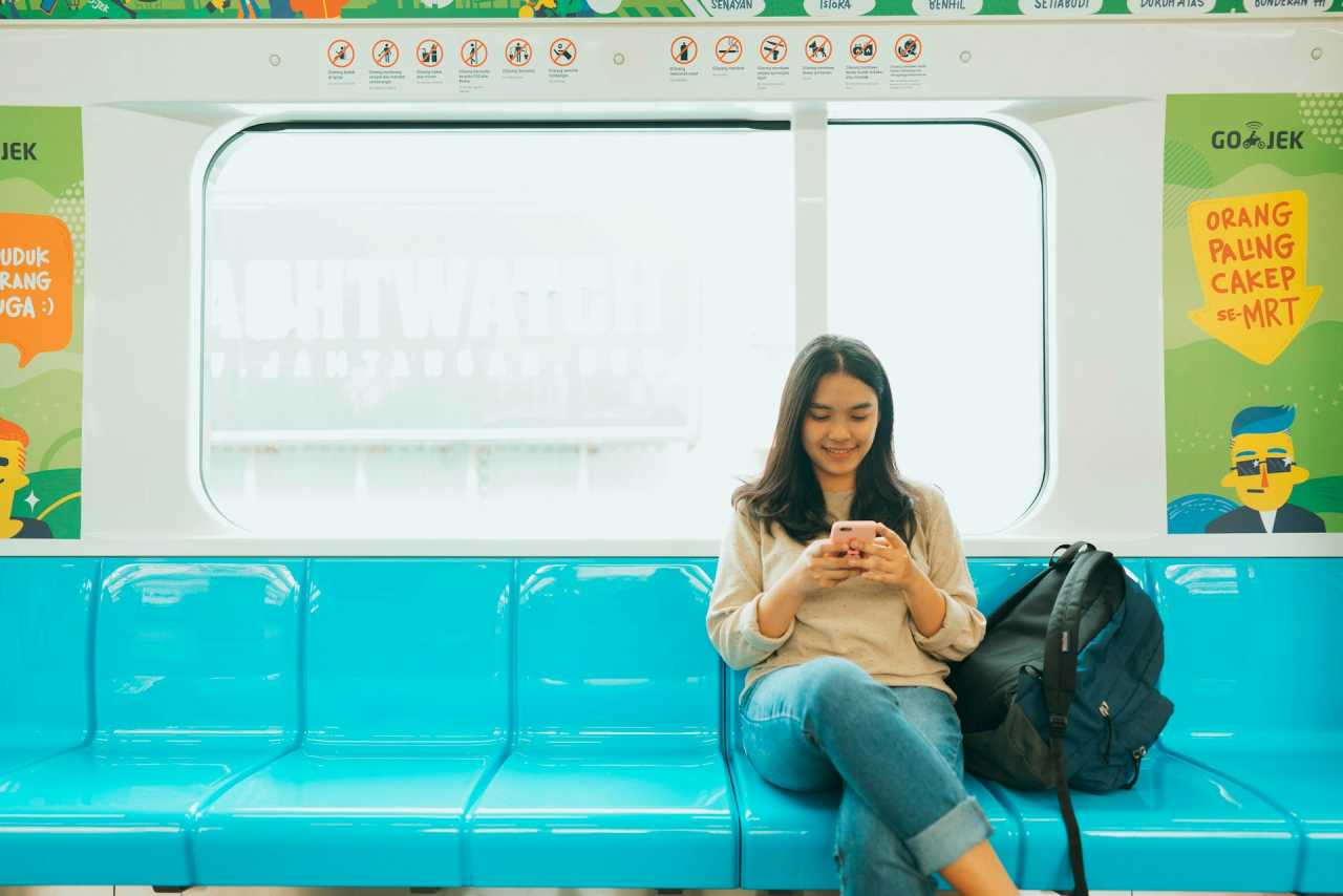 MRT도 갤럭시로 체크  / 사진=unsplash