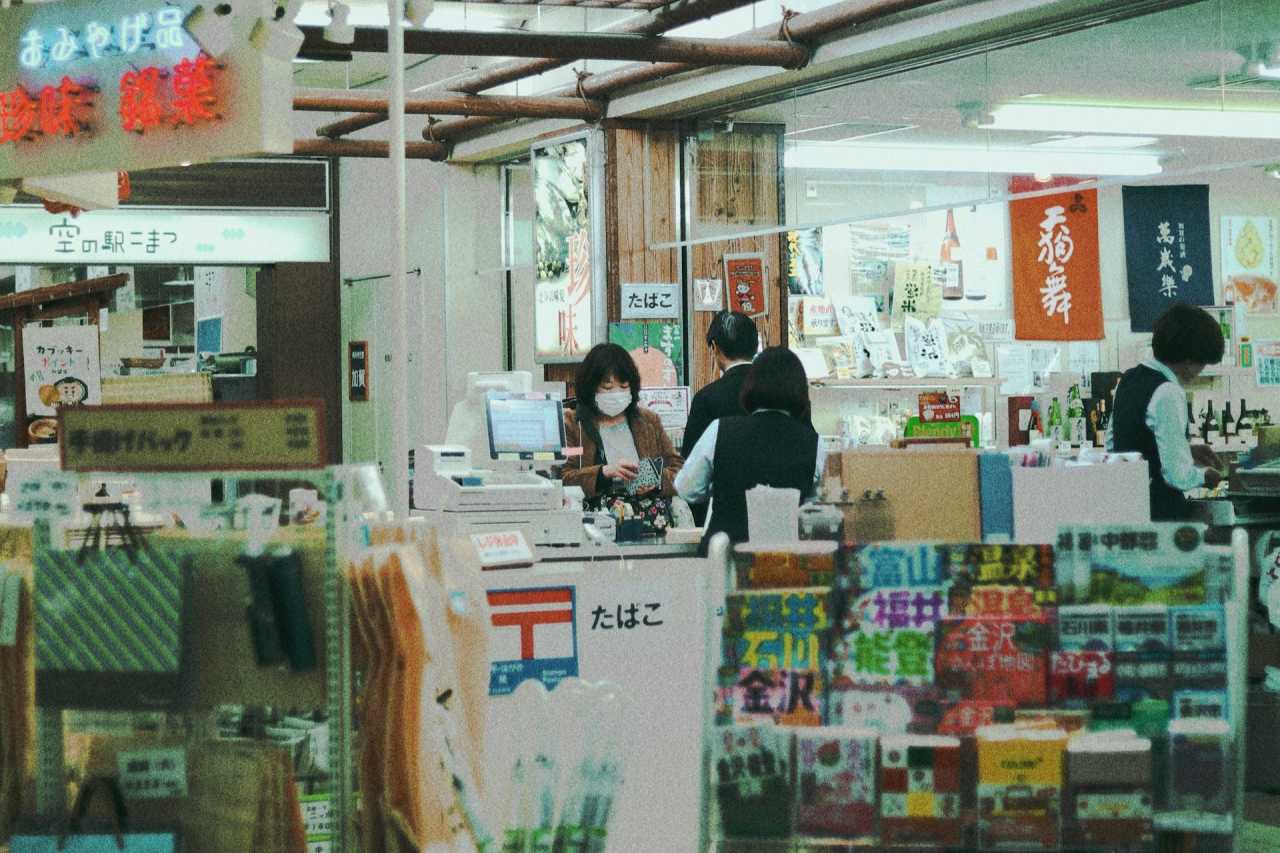 일본은 실물 카드와 현금 꼭 챙기기! / 사진=unsplash