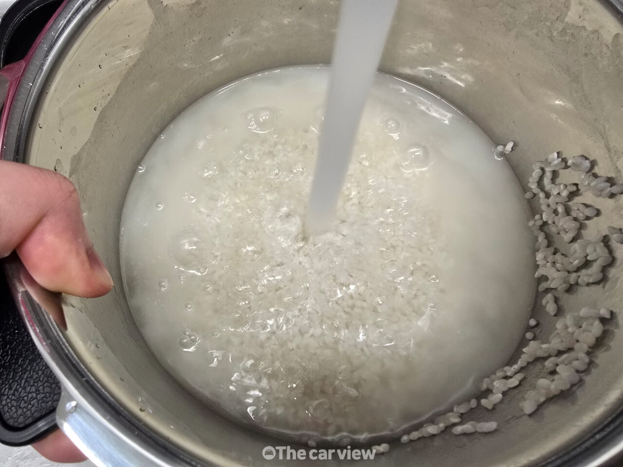된밥 진밥 동시에 짓는 방법 / 사진=더카뷰