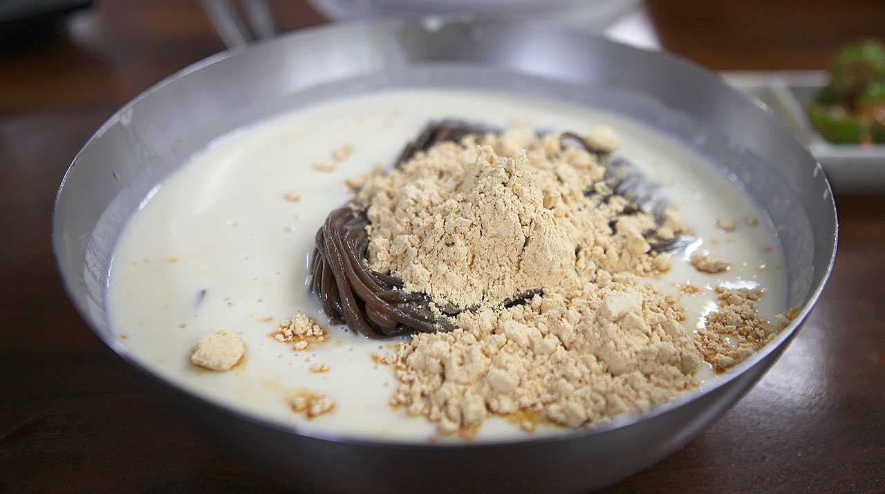 담백하고 진한 전주 콩국수 / 사진=비짓전주