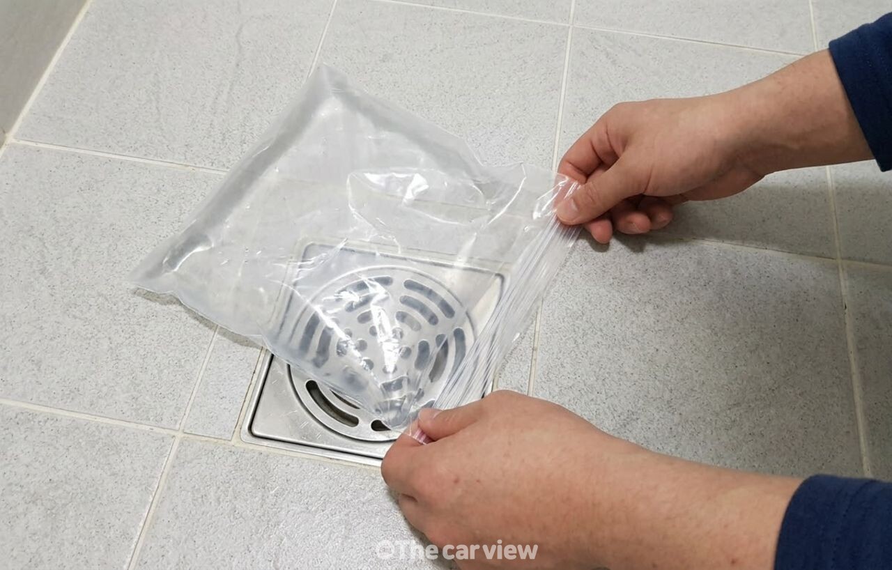 지퍼백 하수구 차단 / 기사 이해를 돕기 위한 AI 이미지