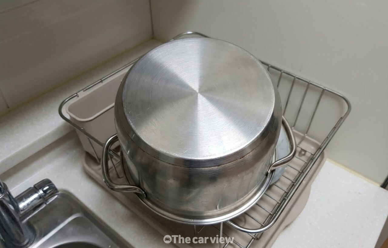 알루미늄 호일 냄비 탄자국 / 기사 이해를 돕기 위한 AI 이미지