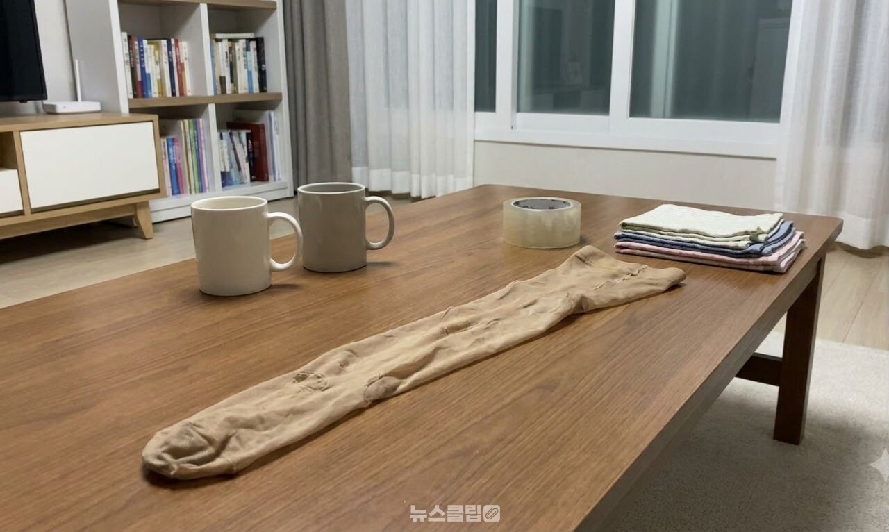 구멍난 스타킹 청소 / 기사 이해를 돕기 위한 AI 이미지