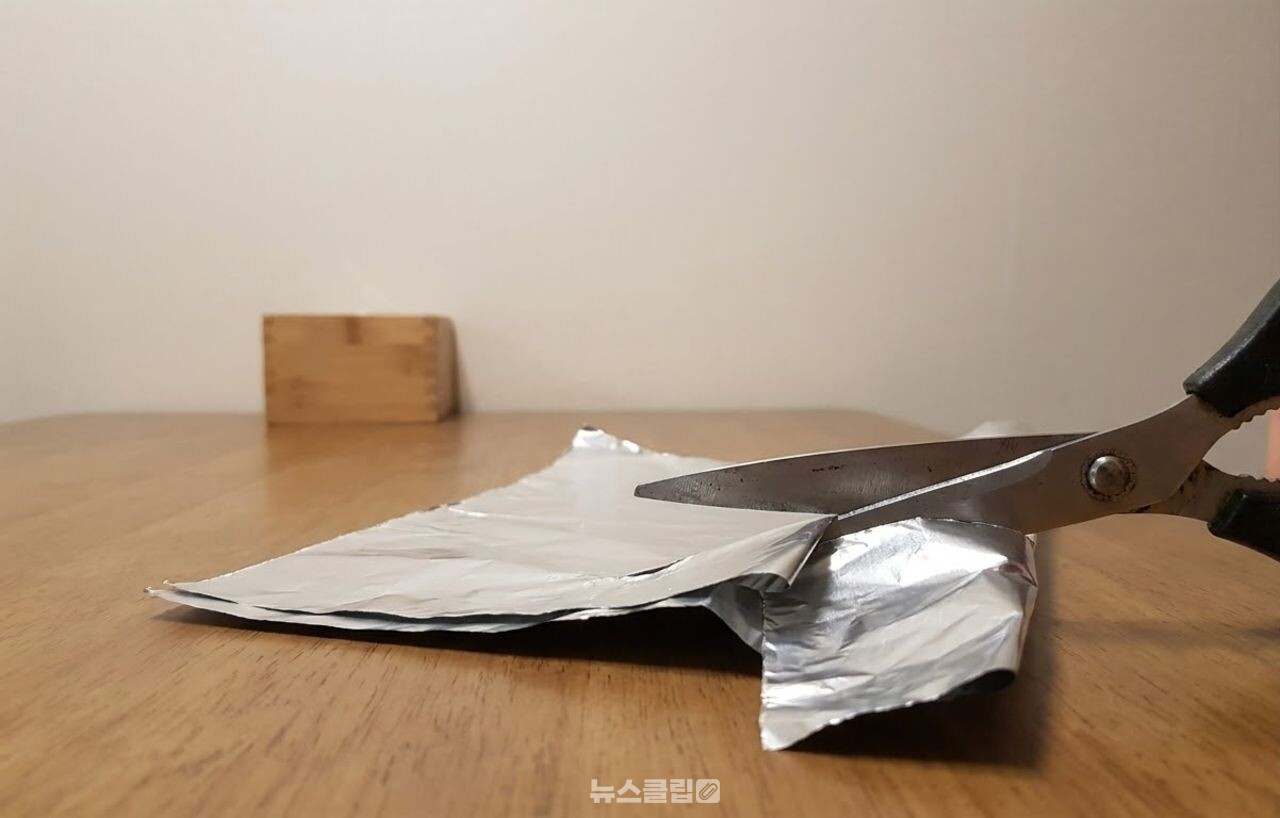 무뎌진 가위 / 기사 이해를 돕기 위한 AI 이미지